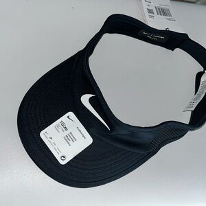Women’s Featherlight Nike Dri-Fit visor. New. Black and white.